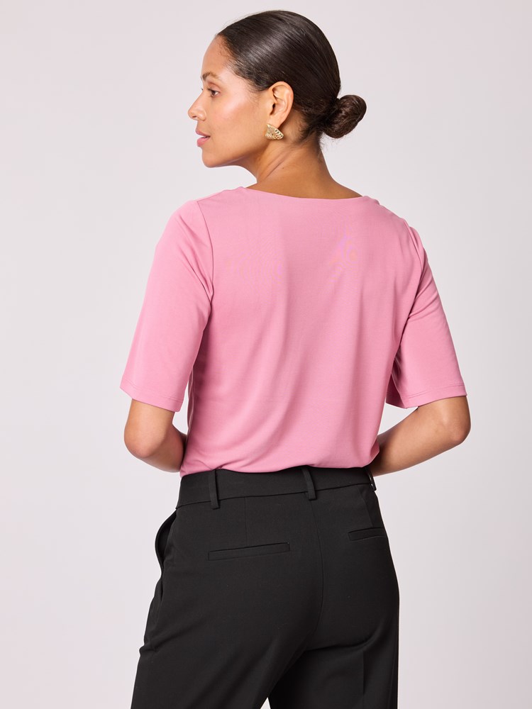 Blake kortermet topp 7512915_MNW-BLU-A25-Modell-Front_chn=vic_1800_Blake kortermet topp MNW_Blake kortermet topp MNW 7512915.jpg_Front||Front