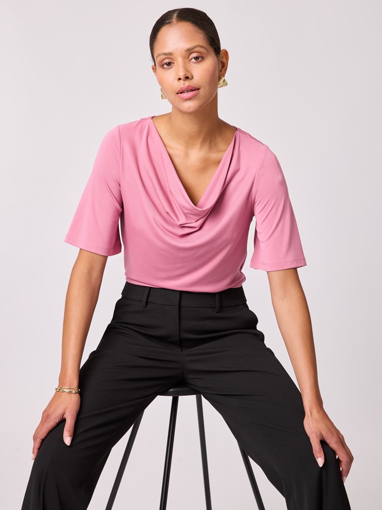 Blake kortermet topp 7512915_MNW-BLU-A25-Modell-Front_chn=vic_7088_Blake kortermet topp MNW_Blake kortermet topp MNW 7512915.jpg_Front||Front