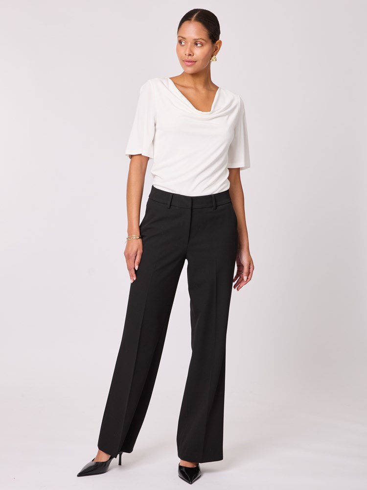 Blake kortermet topp 7512915_O79-BLU-A25-Modell-Front_chn=vic_1317_Blake kortermet topp O79.jpg_Front||Front