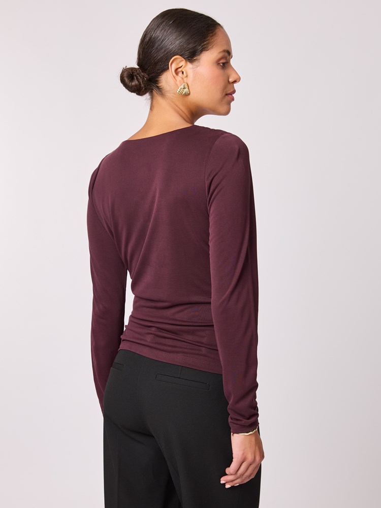 Billie langermet topp 7512916_AJX-BLU-A25-Modell-Front_chn=vic_210_Billie langermet topp AJX.jpg_Front||Front