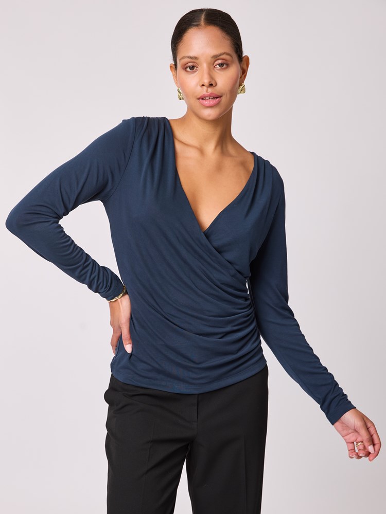 Billie langermet topp 7512916_EM1-BLU-A25-Modell-Front_chn=vic_4670_Billie langermet topp EM1.jpg_Front||Front