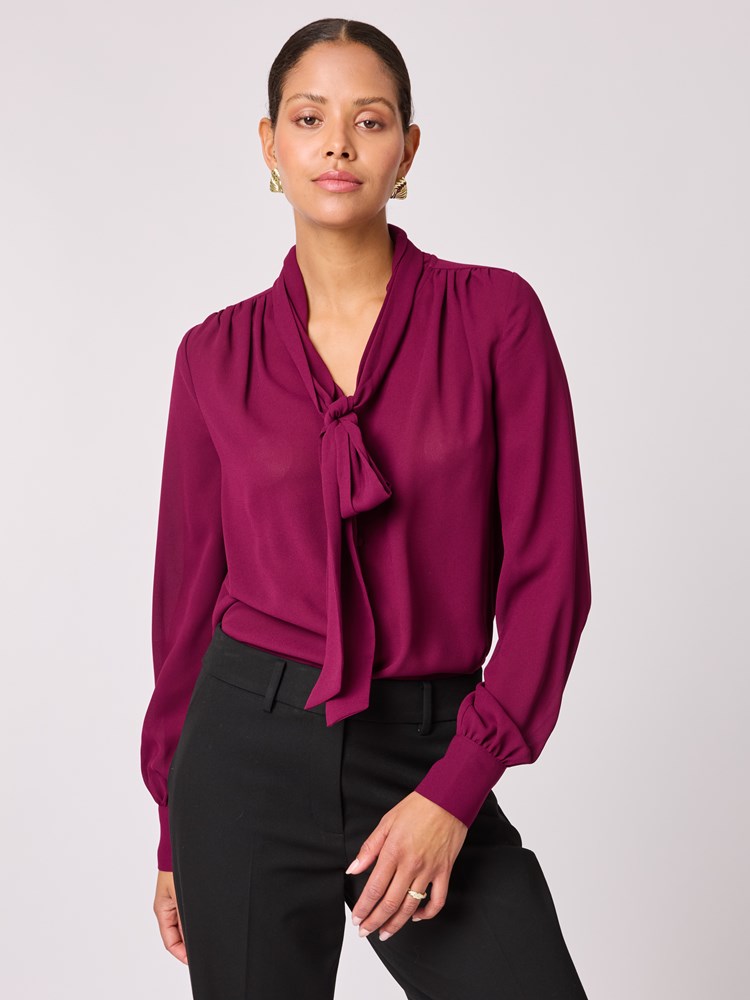 Kelly bluse 7512996_AJX-BLU-A25-Modell-Front_chn=vic_2481.jpg_Front||Front