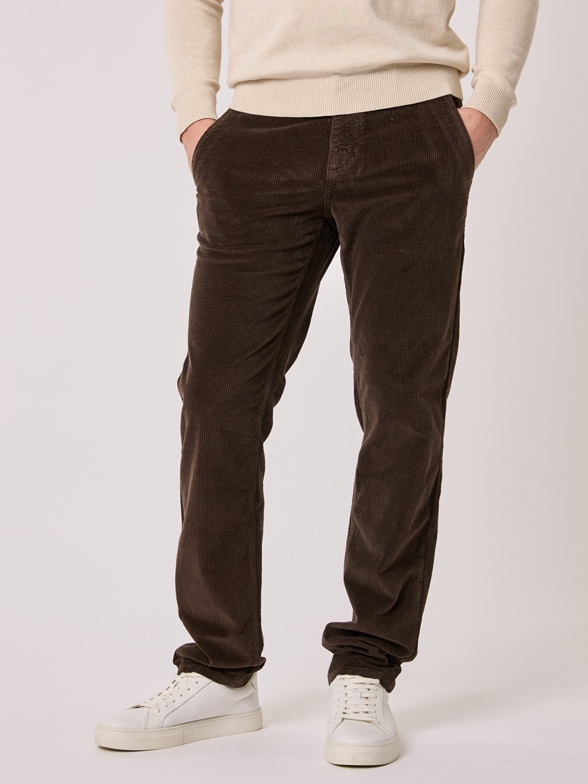 7513007 AN7 7513007_AN7-MRCAPUCHIN-A25-Modell-Front_chn=vic_3726_Regular cord chino AN7.jpg_Front||Front