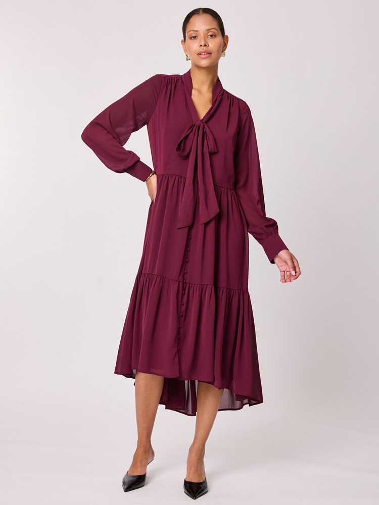 Kelly kjole 7513010_AJX-BLU-A25-Modell-Front_chn=vic_2104_Kelly kjole AJX_Kelly kjole AJX 7513010.jpg_Front||Front