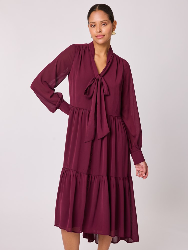 Kelly kjole 7513010_AJX-BLU-A25-Modell-Front_chn=vic_9424_Kelly kjole AJX_Kelly kjole AJX 7513010.jpg_Front||Front