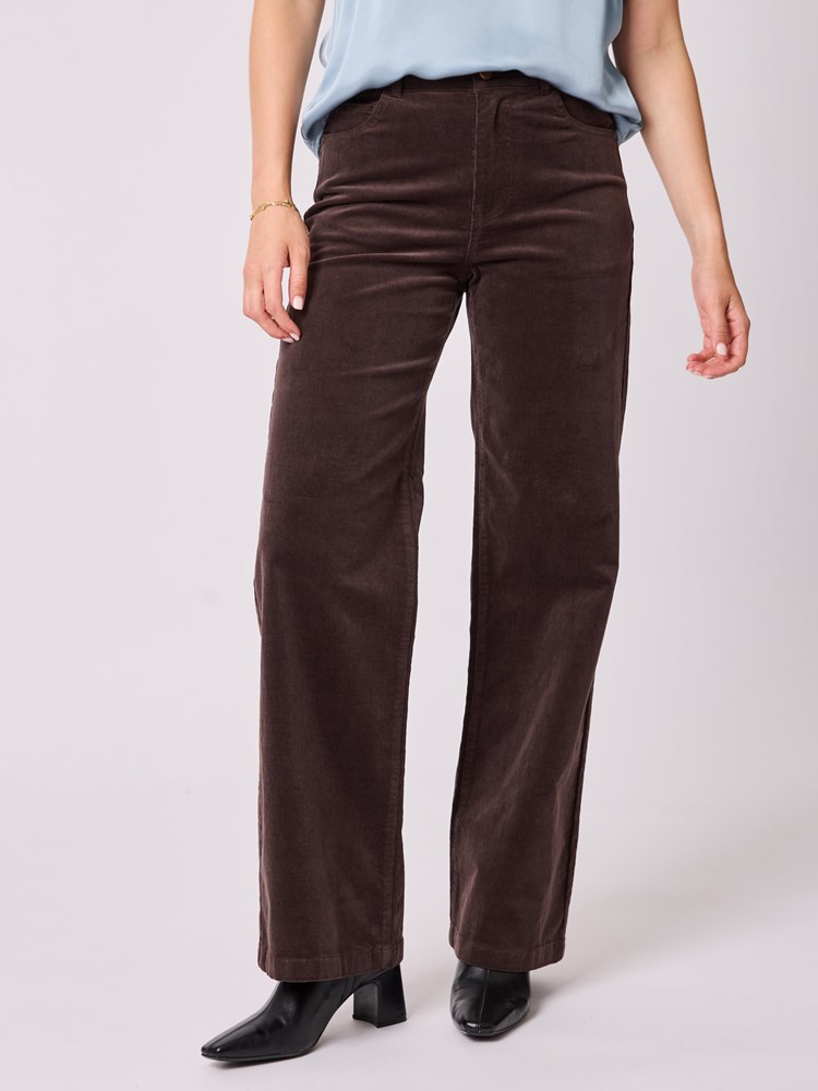 Wilma cord bukse 7513026_AIE-MELL-A25-Modell-Front_chn=vic_4418.jpg_Front||Front