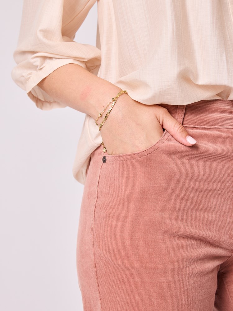 Wilma cord bukse 7513026_MJL-MELL-A25-Modell-Front_chn=vic_94_Wilma cord bukse MJL.jpg_Front||Front