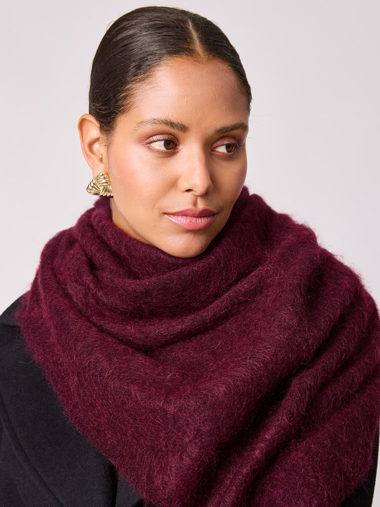 Susanne skjerf 7513091_AJX-BLU-A25-Modell-Front_chn=vic_7545_Susanne skjerf AJX.jpg_Front||Front