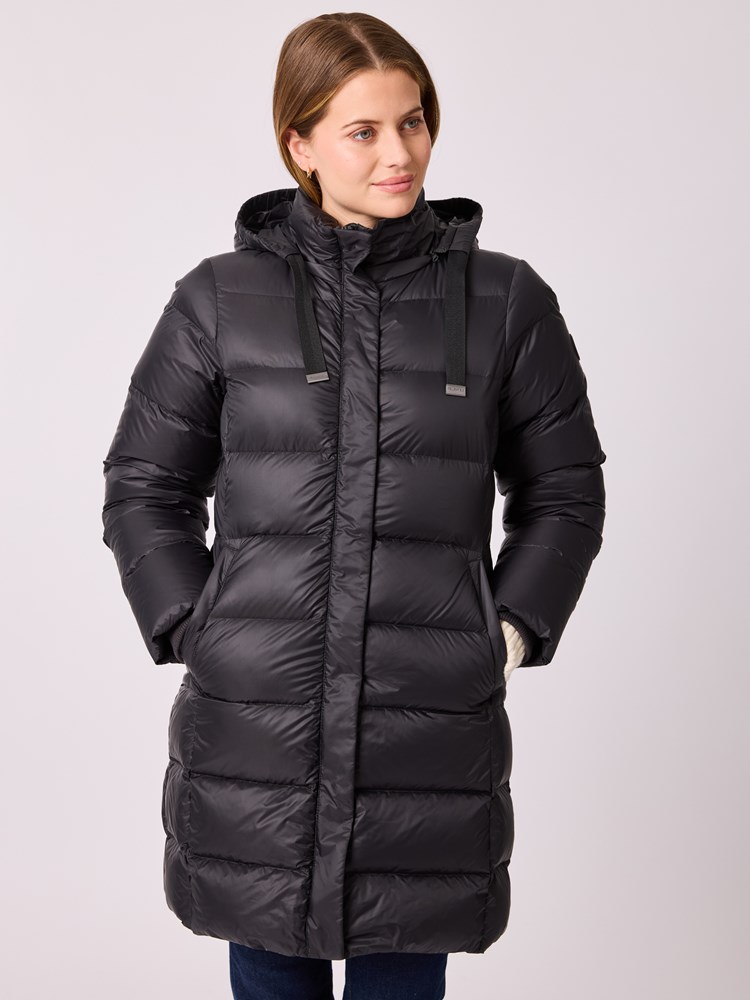 Rebecca dunkåpe 7513112_ID2-MELL-A25-Modell-Front_chn=vic_3727_Rebecca dunkåpe ID2.jpg_Front||Front