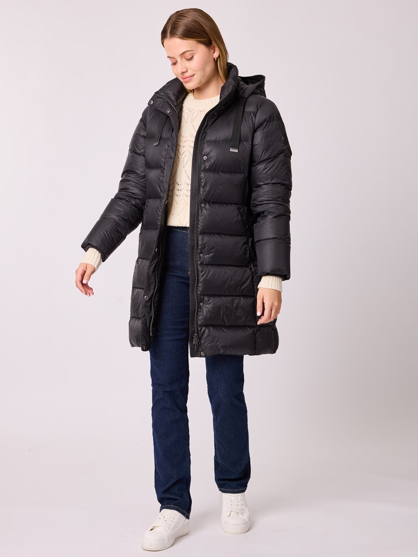 7513112 ID2 7513112_ID2-MELL-A25-Modell-Front_chn=vic_8014_Rebecca dunkåpe ID2.jpg_Front||Front