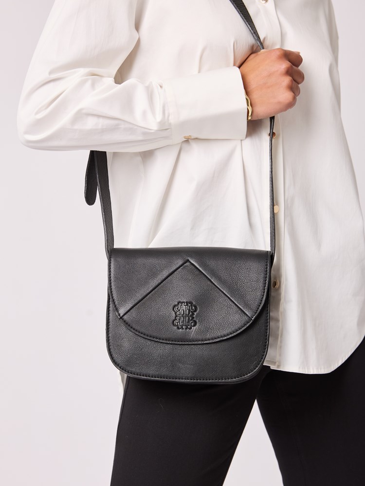 Phoebe skinnveske 7513203_ID2-BLU-A25-Modell-Front_chn=vic_7839.jpg_Front||Front