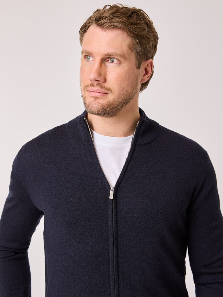 Ledger merino cardigan 7513205_EGC-VESB-A25-details_chn=vic_351_Ledger merino cardigan EGC.jpg_