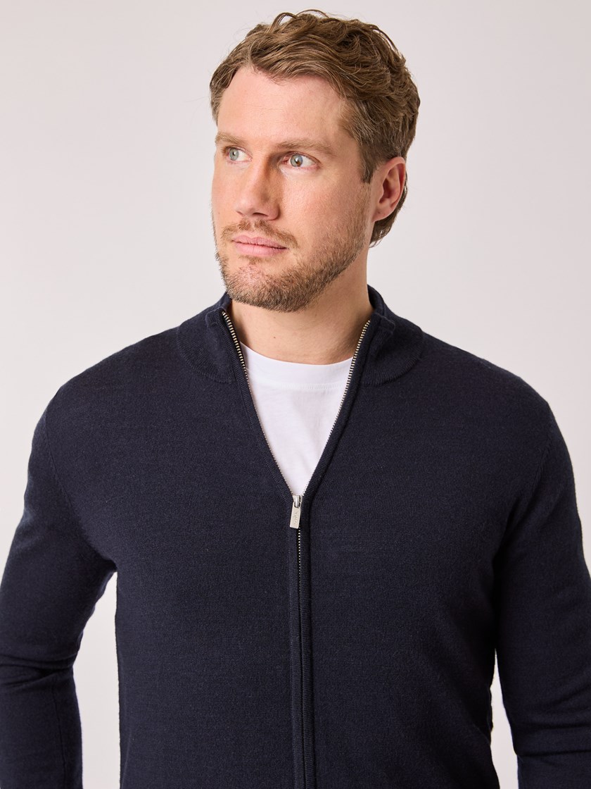 7513205 EGC 7513205_EGC-VESB-A25-details_chn=vic_351_Ledger merino cardigan EGC.jpg_