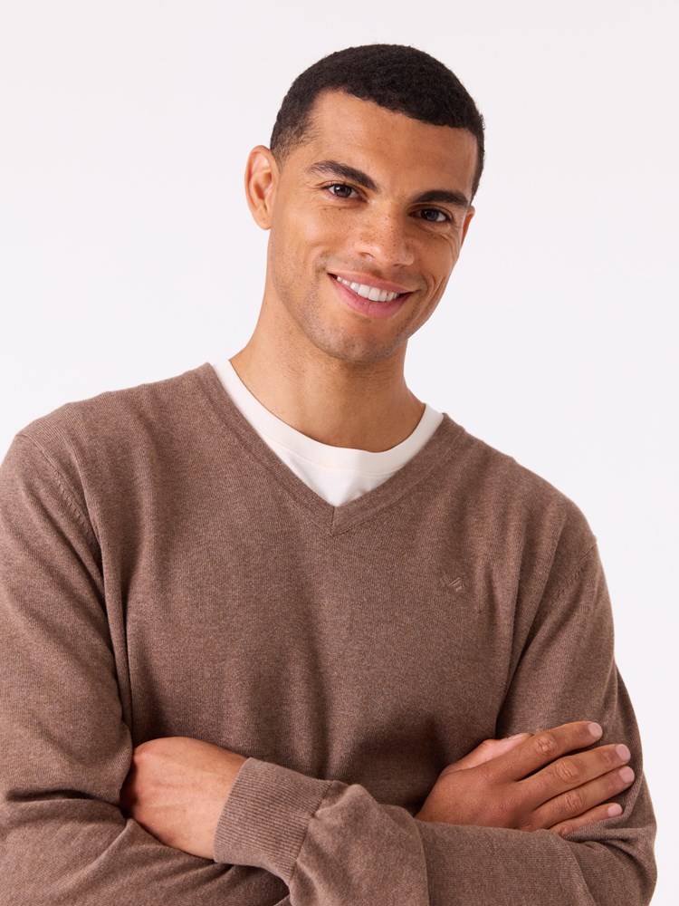 Gerard v-neck 7513259_AGG-JEANPAUL-A25-Modell-Front_4145_Gerard v-neck AGG_Gerard v-neck AGG 7513259.jpg_Front||Front