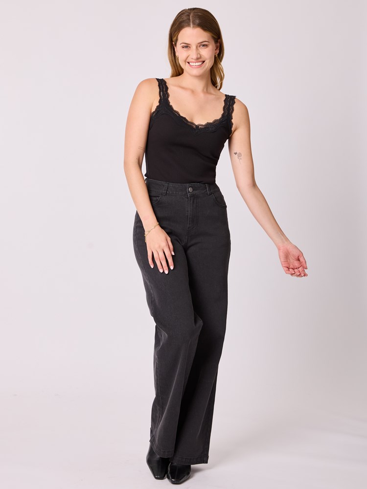 Poppy singlet 7513263_ID2-MELL-A25-Modell-Front_chn=vic_1066_Poppy singlet ID2_Poppy singlet ID2 7513263.jpg_Front||Front