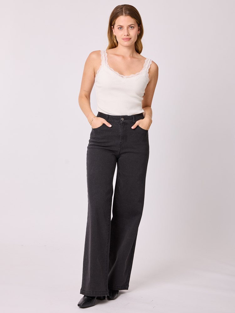 Poppy singlet 7513263_O79-MELL-A25-Modell-Front_chn=vic_6190_Poppy singlet O79_Poppy singlet O79 7513263.jpg_Front||Front