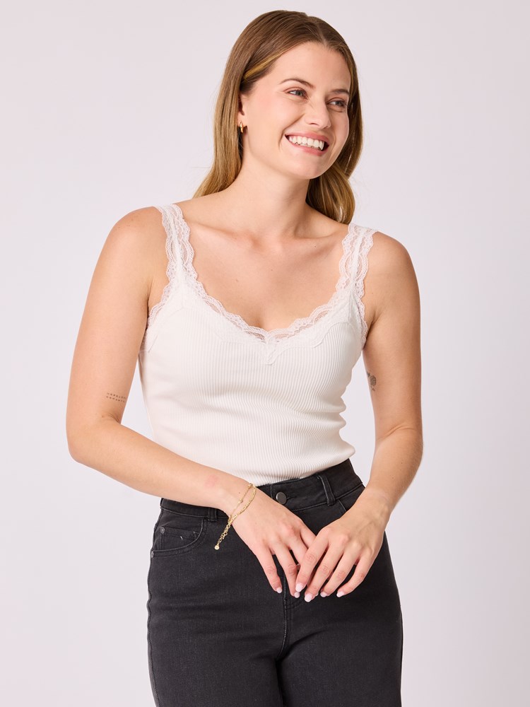 Poppy singlet 7513263_O79-MELL-A25-Modell-Front_chn=vic_8700_Poppy singlet O79_Poppy singlet O79 7513263.jpg_Front||Front