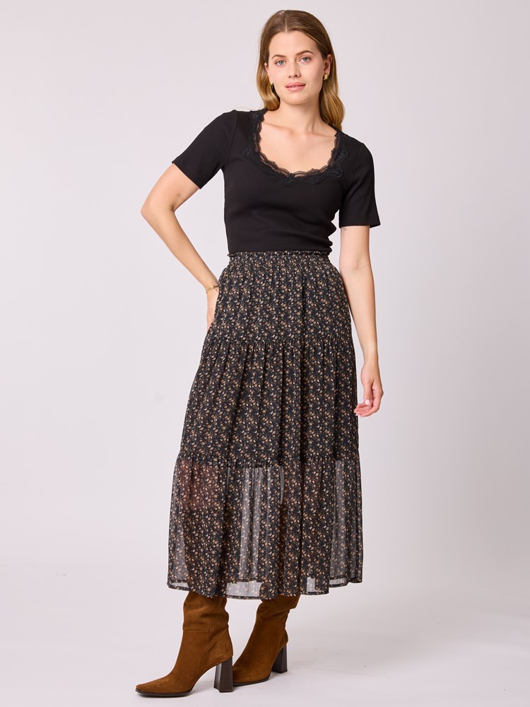 Poppy t-skjorte 7513264_ID2-MELL-A25-Modell-Front_chn=vic_6949_Poppy t-skjorte ID2.jpg_Front||Front