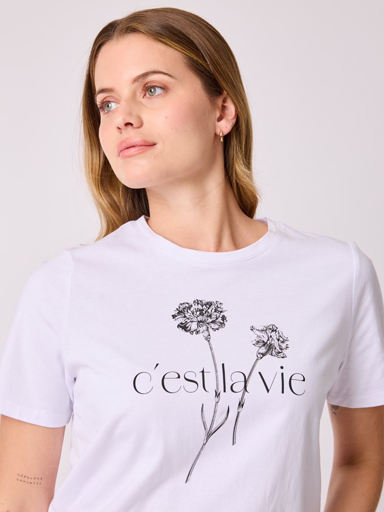 La Vie t-skjorte 7513267_O68-MELL-A25-Modell-Front_chn=vic_2023_La Vie t-skjorte O68_La Vie t-skjorte O68 7513267.jpg_Front||Front