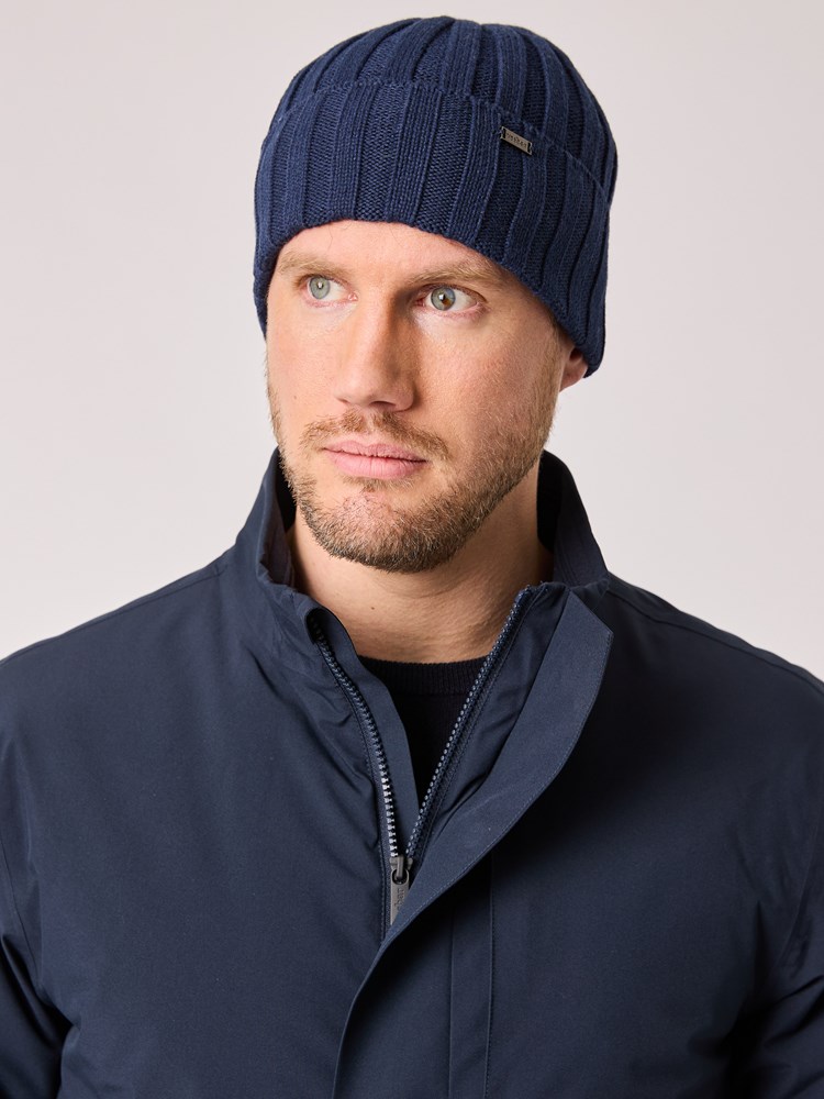 Easton Lue 7513268_EM6-VESB-A25-details_chn=vic_1272_Easton Lue EM6.jpg_