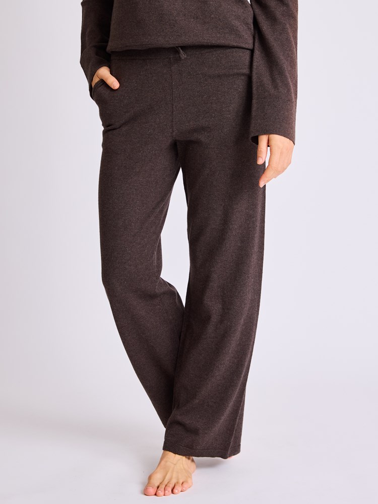 Helle strikkebukse 7513370_AIF-MELL-W25-Modell-Front_chn=vic_1693.jpg_Front||Front