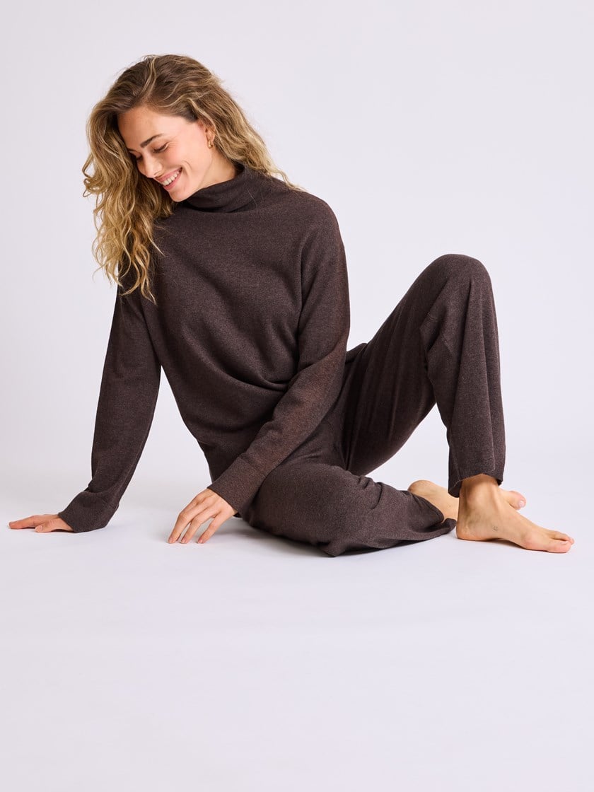 7513370 AIF 7513370_AIF-MELL-W25-Modell-Front_chn=vic_3467_Helle strikkebukse AIF.jpg_Front||Front