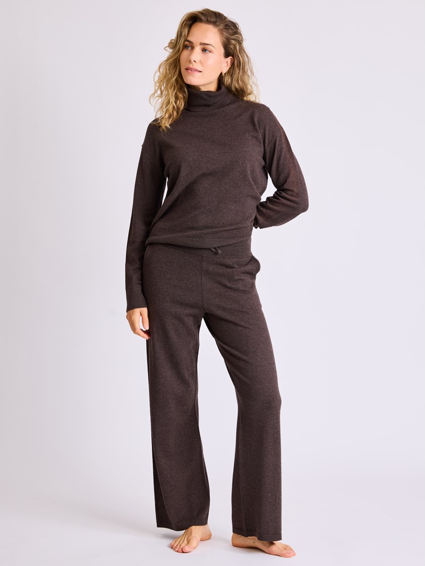 7513370 AIF 7513370_AIF-MELL-W25-Modell-Front_chn=vic_6901_Helle strikkebukse AIF.jpg_Front||Front