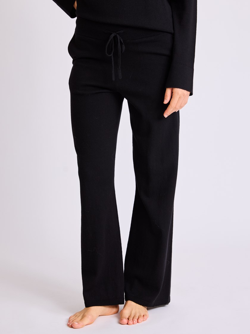 7513370 ID2 7513370_ID2-MELL-W25-Modell-Front_chn=vic_5485_Helle strikkebukse ID2.jpg_Front||Front