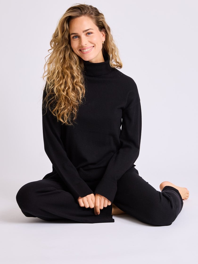 7513370 ID2 7513370_ID2-MELL-W25-Modell-Front_chn=vic_6549_Helle strikkebukse ID2.jpg_Front||Front