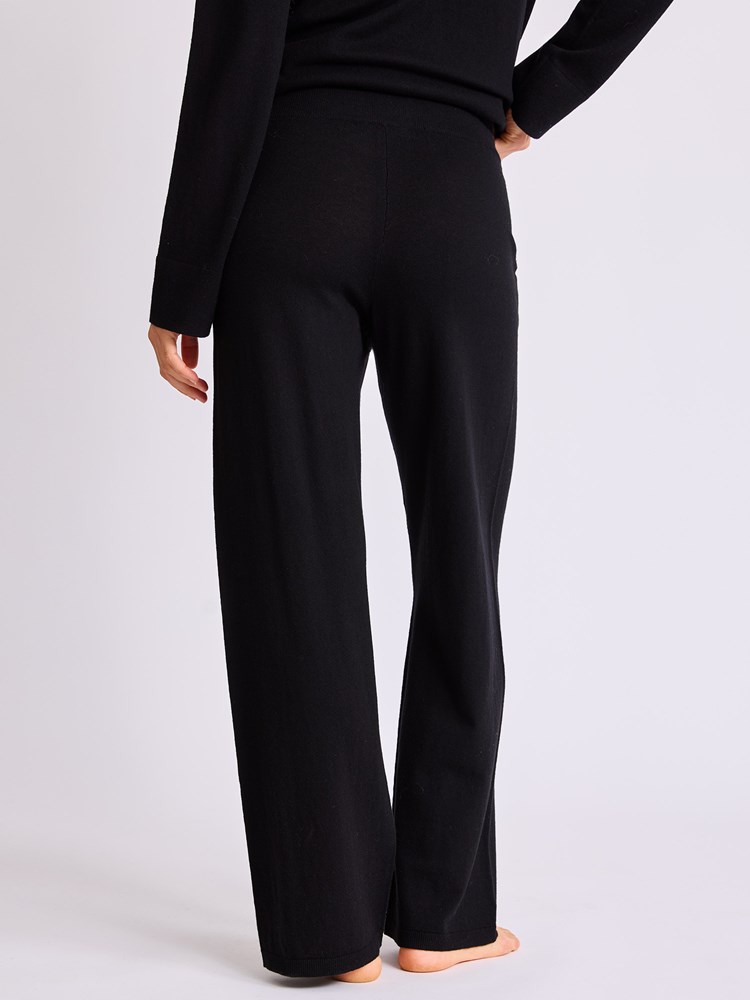 Helle strikkebukse 7513370_ID2-MELL-W25-Modell-Front_chn=vic_9398.jpg_Front||Front