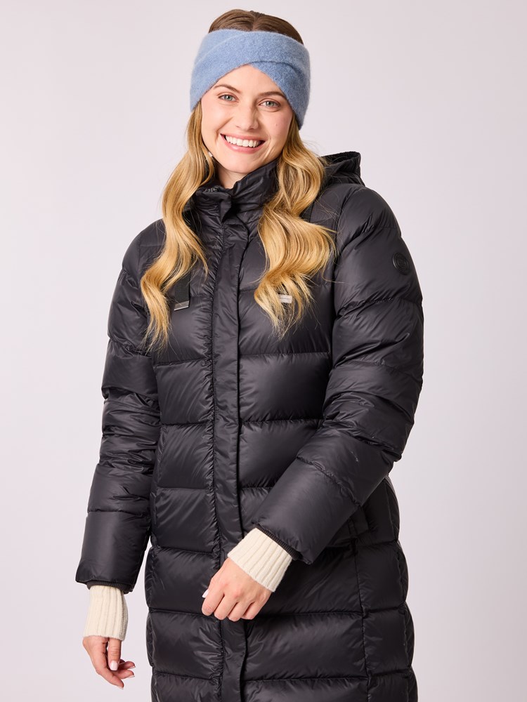 Mari pannebånd 7513378_EDT-MELL-A25-Modell-Front_chn=vic_2040_Mari pannebånd EDT.jpg_Front||Front