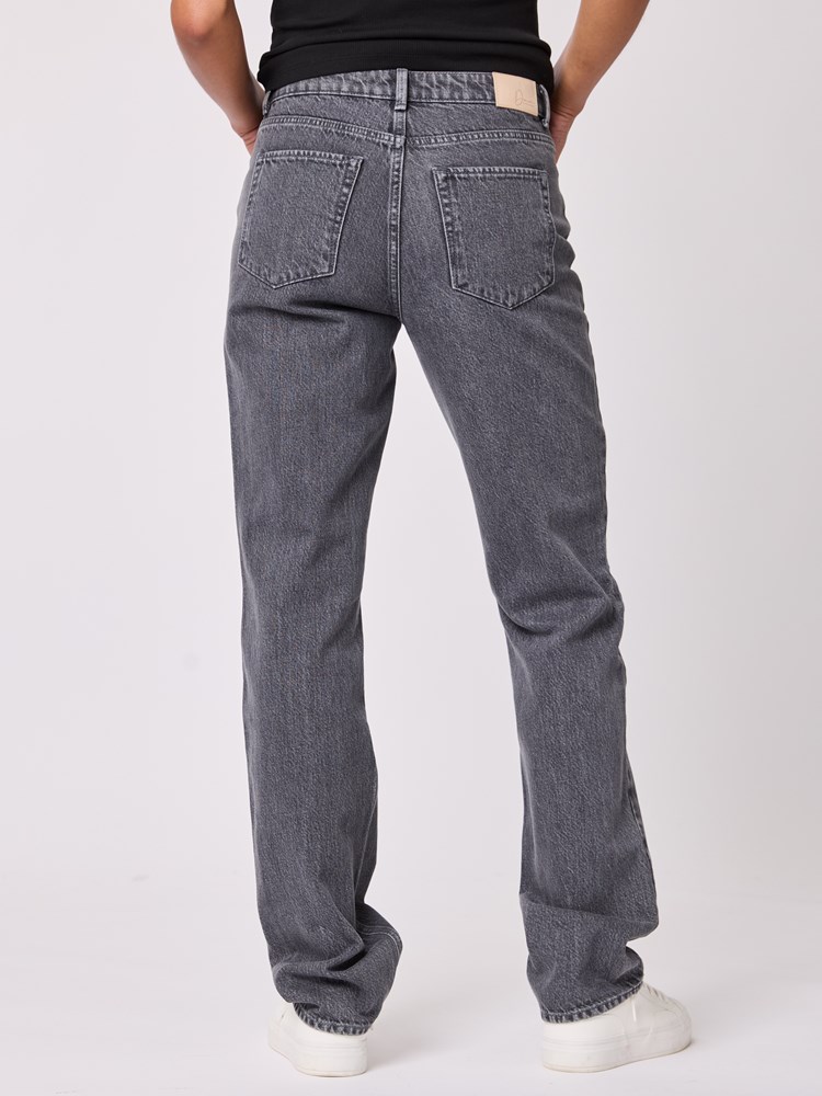 Spirea straight jeans 7513402_R52-MELL-A25-Modell-Front_chn=vic_582_Spirea straight jeans R52.jpg_Front||Front