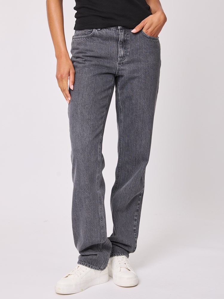 Spirea straight jeans 7513402_R52-MELL-A25-Modell-Front_chn=vic_7534.jpg_Front||Front
