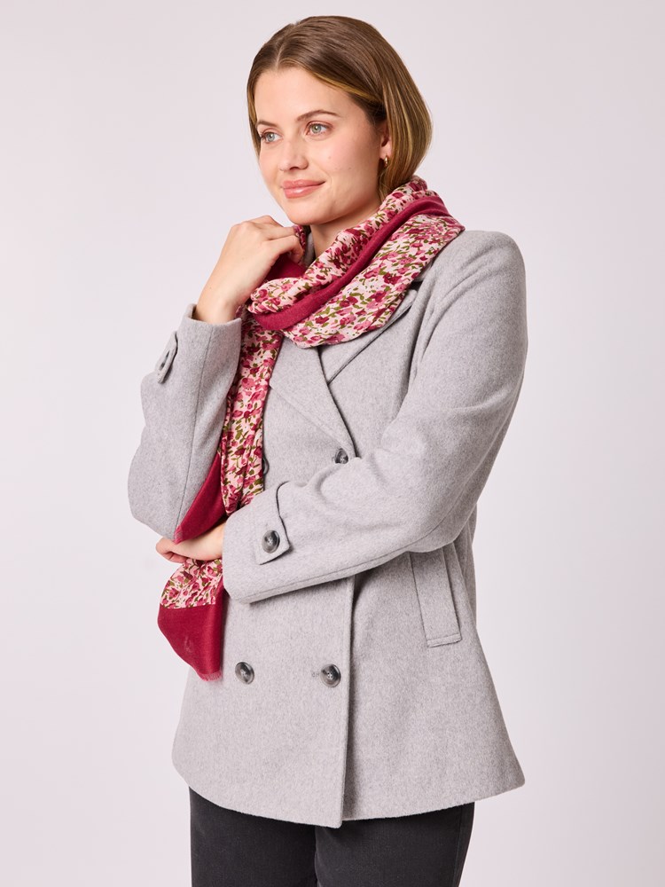 Elisa skjerf 7513465_MWH-MELL-A25-Modell-Front_chn=vic_4209_Elisa skjerf MWH.jpg_Front||Front