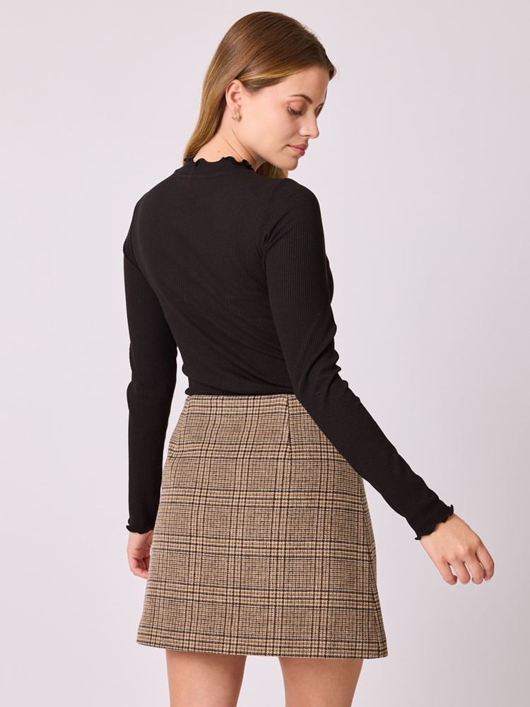 Juniper topp 7513486_ID2-MELL-A25-Modell-Front_chn=vic_6175.jpg_Front||Front