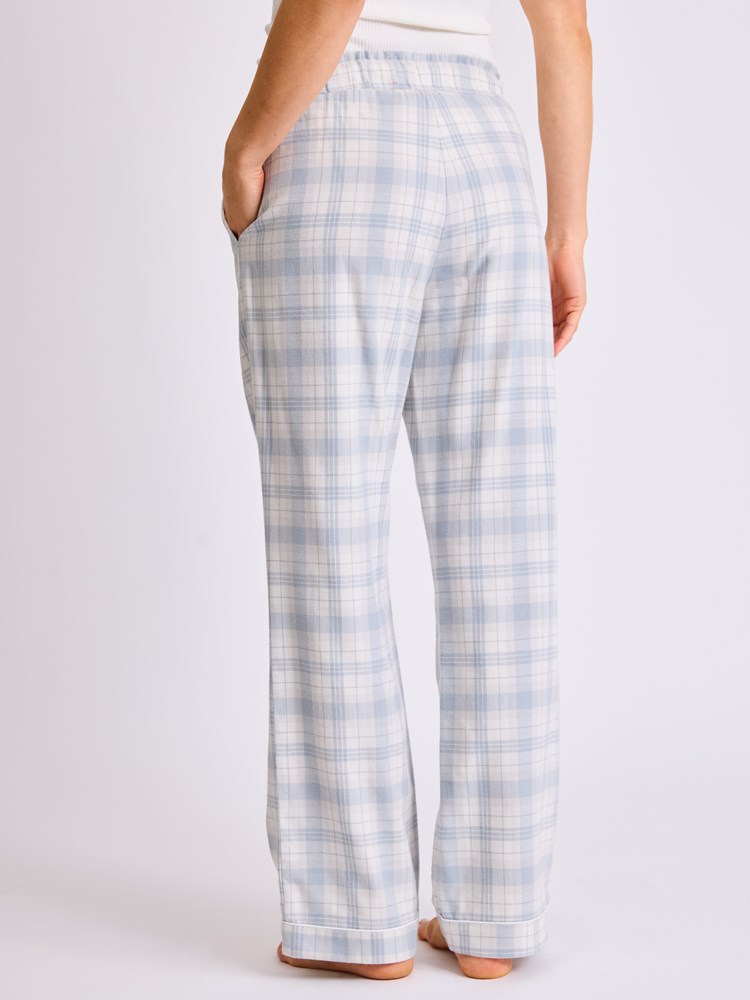 July pysjamasbukse 7513518_I3N-MELL-W25-Modell-Front_chn=vic_2645_July pysjamasbukse I3N.jpg_Front||Front