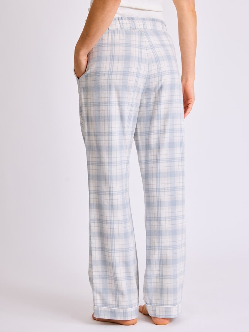 7513518 I3N 7513518_I3N-MELL-W25-Modell-Front_chn=vic_2645_July pysjamasbukse I3N.jpg_Front||Front