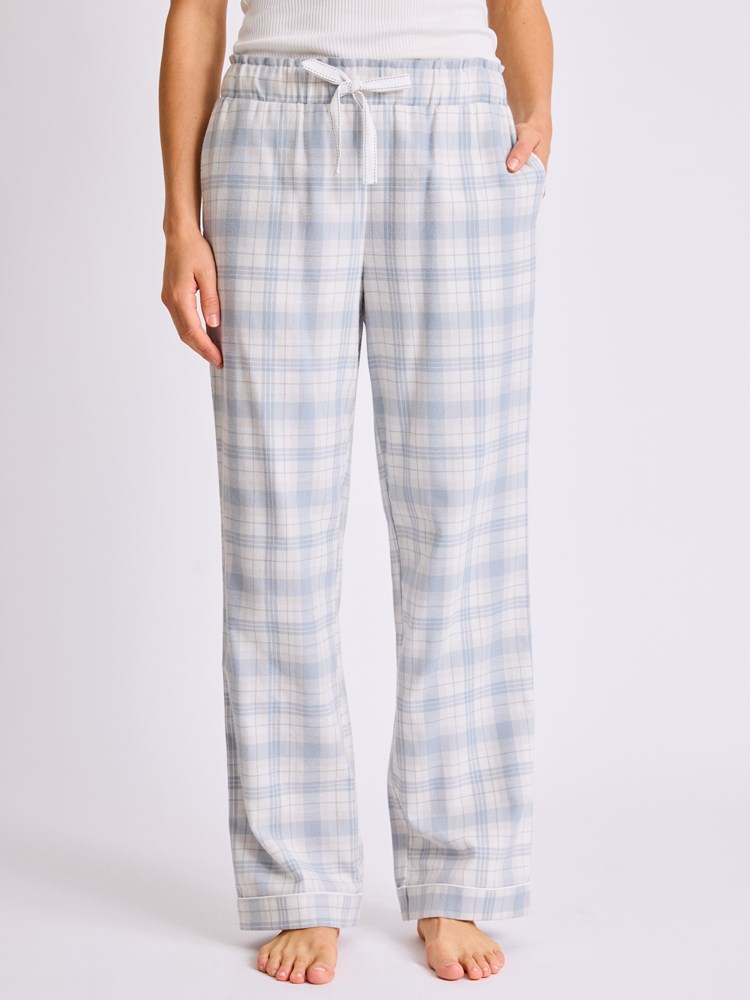 July pysjamasbukse 7513518_I3N-MELL-W25-Modell-Front_chn=vic_4833_July pysjamasbukse I3N.jpg_Front||Front