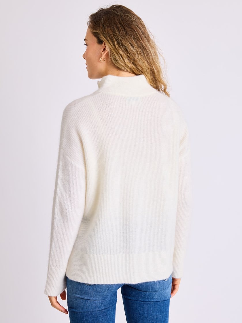 7513555 O79 7513555_O79-MELL-W25-Modell-Front_chn=vic_1692_Bianca zip-genser O79.jpg_Front