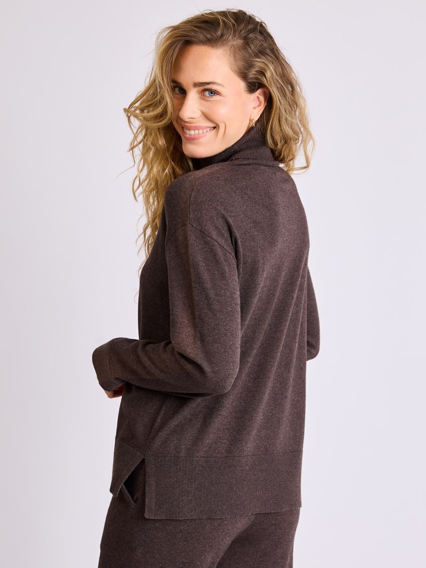 7513570 AIF 7513570_AIF-MELL-W25-Modell-Front_chn=vic_175_Helle høyhalset genser AIF.jpg_Front||Front