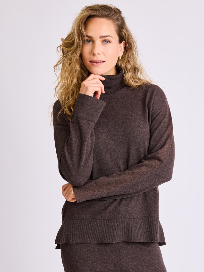 7513570 AIF 7513570_AIF-MELL-W25-Modell-Front_chn=vic_9045_Helle høyhalset genser AIF.jpg_Front||Front