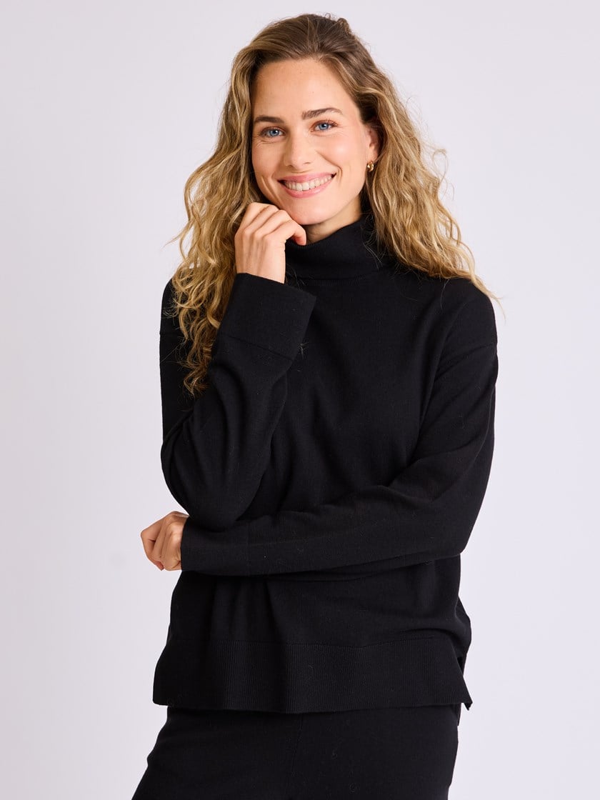 7513570 ID2 7513570_ID2-MELL-W25-Modell-Front_chn=vic_4536_Helle høyhalset genser ID2.jpg_Front||Front