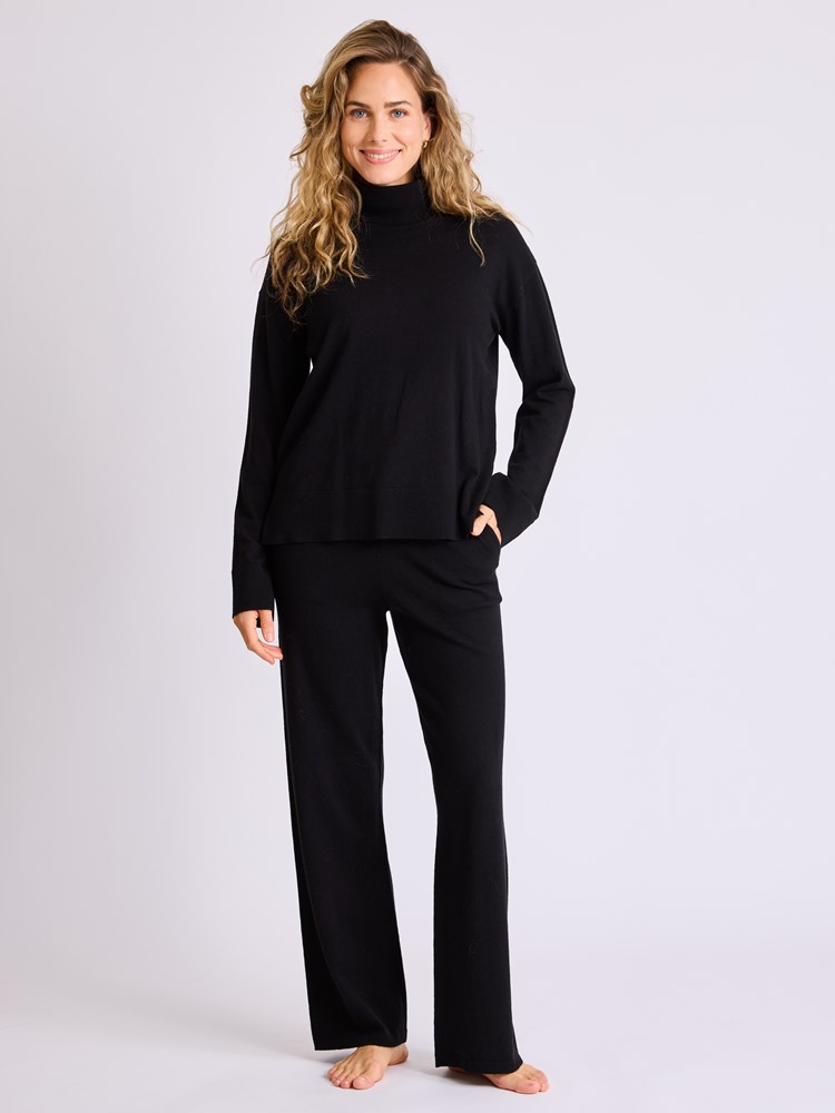 Helle høyhalset genser 7513570_ID2-MELL-W25-Modell-Front_chn=vic_6582.jpg_Front||Front