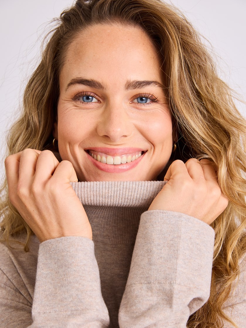 7513570 R51 7513570_R51-MELL-W25-Modell-Front_chn=vic_5574_Helle høyhalset genser R51.jpg_Front||Front