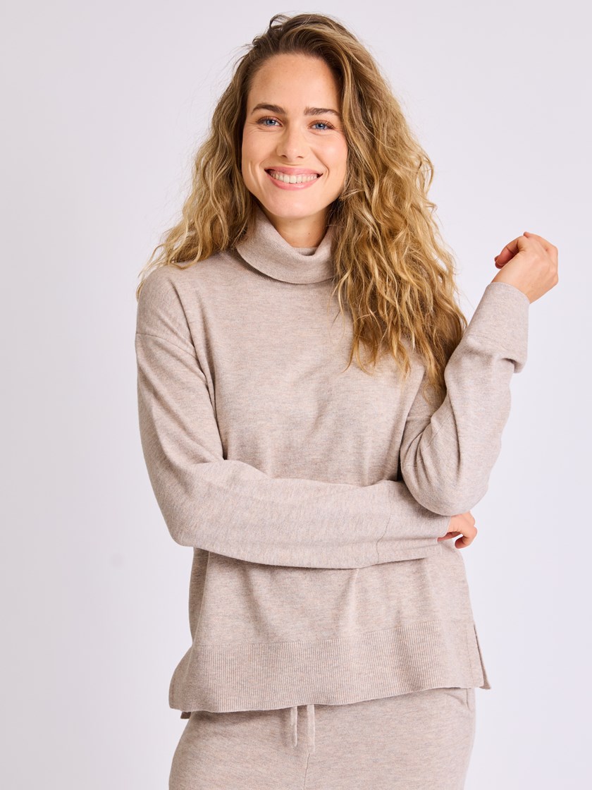 7513570 R51 7513570_R51-MELL-W25-Modell-Front_chn=vic_9850_Helle høyhalset genser R51.jpg_Front||Front