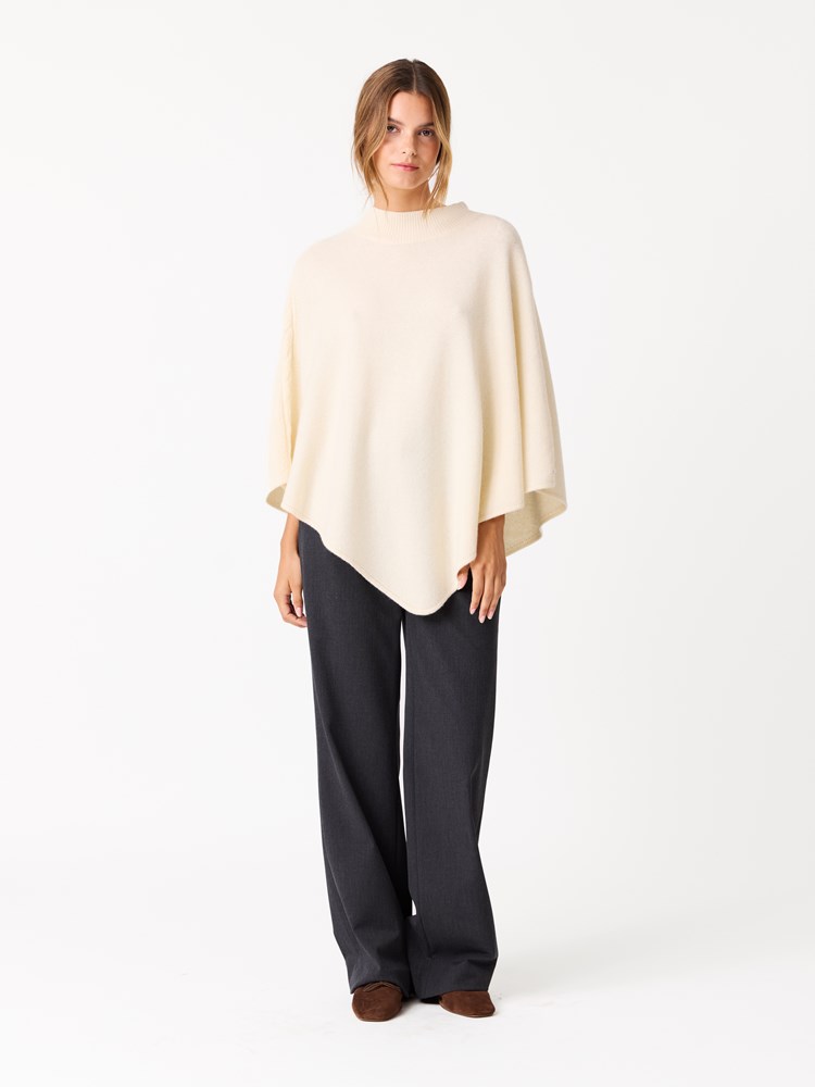 May poncho 7513571_O79-JEANPAUL-W25-Modell-Front_9190_May poncho O79_May poncho O79 7513571.jpg_