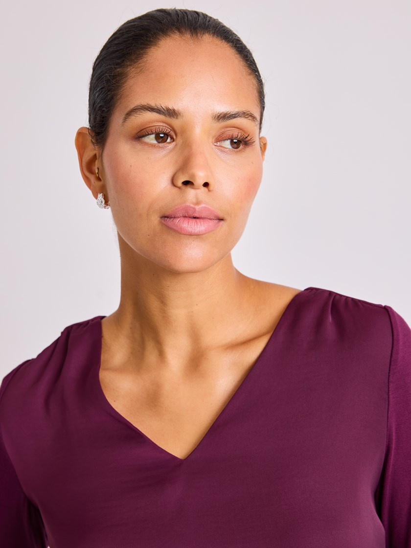 7513644 AJX 7513644_AJX-BLU-W25-Modell-Front_chn=vic_3037_Aina bluse AJX.jpg_Front||Front