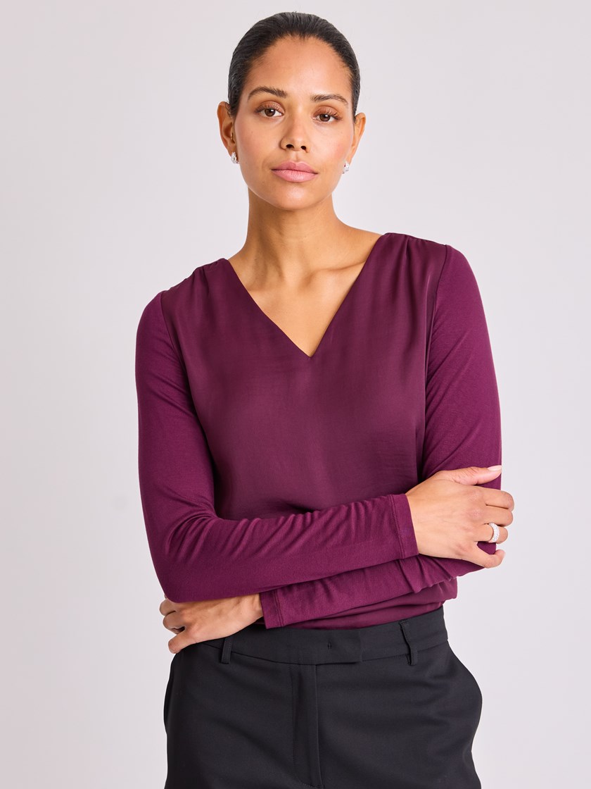 7513644 AJX 7513644_AJX-BLU-W25-Modell-Front_chn=vic_5275_Aina bluse AJX.jpg_Front||Front