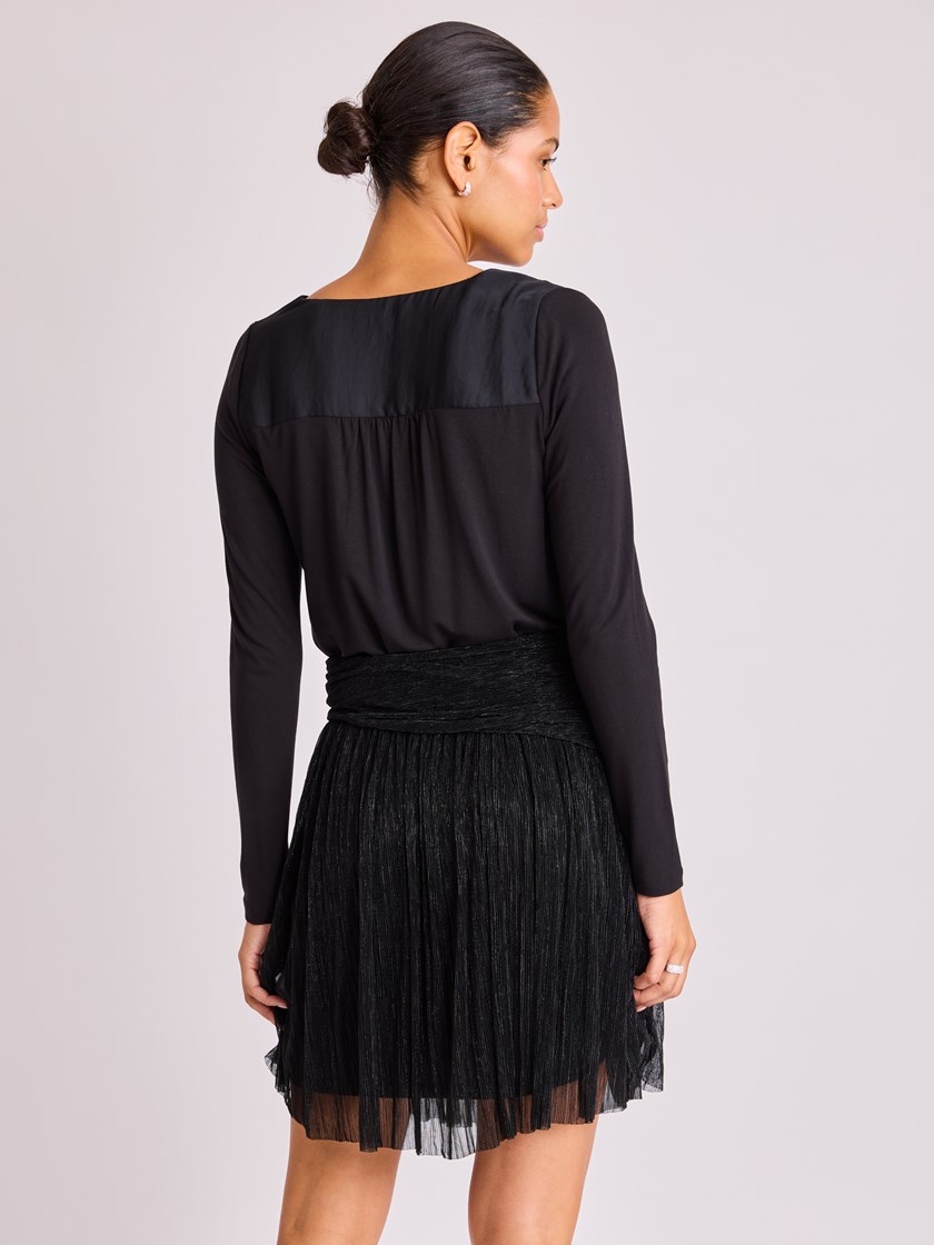 7513644 ID2 7513644_ID2-BLU-W25-Modell-Front_chn=vic_1193_Aina bluse ID2.jpg_Front||Front