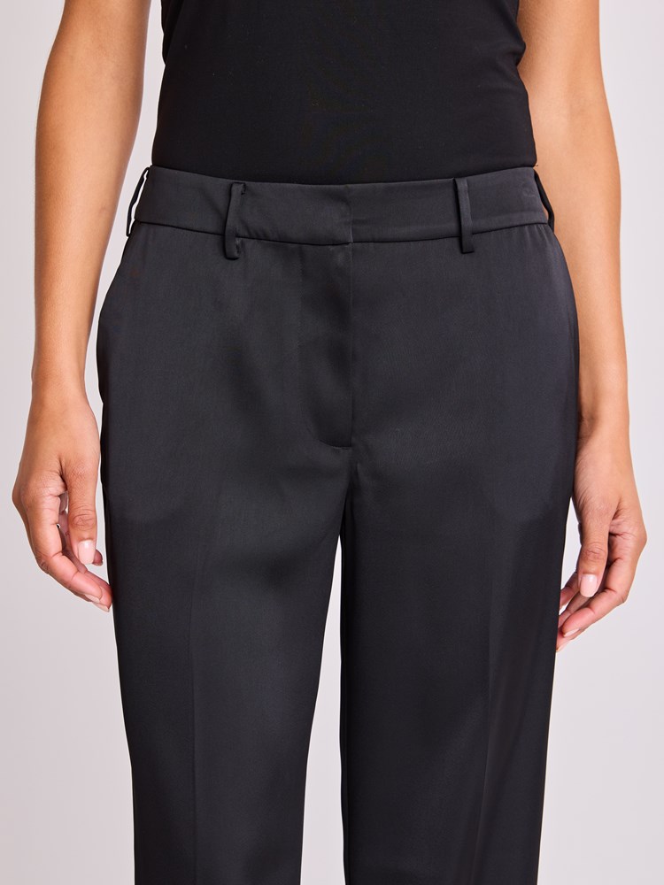 Gigi bukse 7513671_ID2-BLU-W25-Modell-Front_chn=vic_116_Gigi bukse ID2.jpg_Front||Front